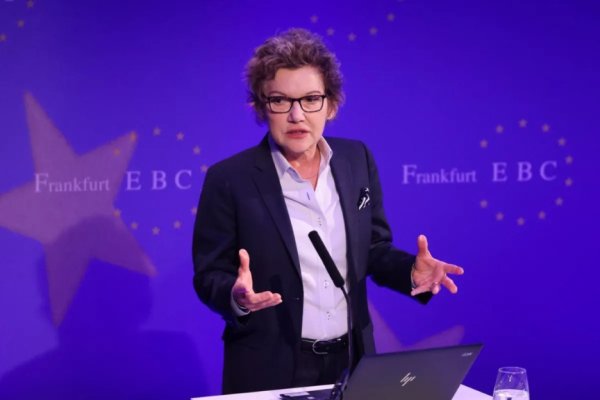 新宝配资 美联储最新发声！利率将维持不变 但今年仍可能降息