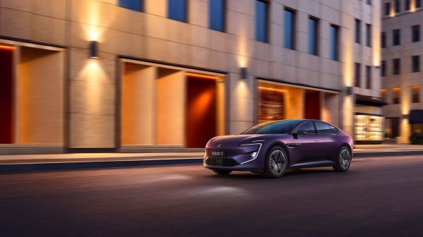 大通证券 2025款阿维塔12焕新，26.99万元起售