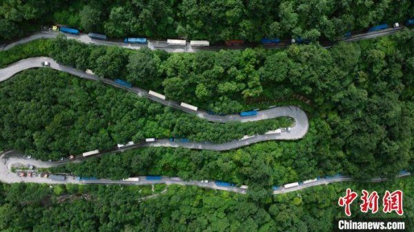 尚红网 西藏樟木口岸迎来出入境客流高峰 创复通以来历史新高